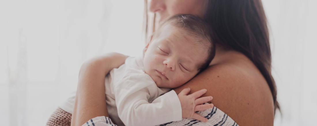 Blog-ruedeloeuvre-Pourquoi-choisir-un-photographe-professionnel-pour-les-photos-de-naissance